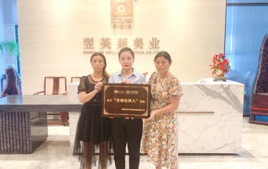 恭喜廣東省江門(mén)市李氏姐妹成功簽約翌芙萊