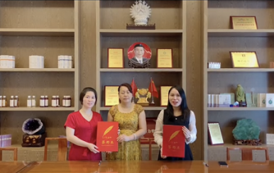 恭喜龍女士呂女士成功加入翌芙萊大家庭，成為翌芙萊美業(yè)傳播天使。